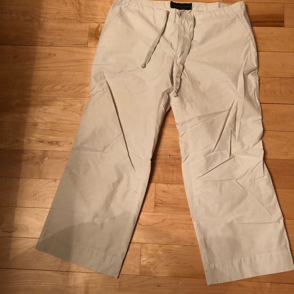 Abercrombie & Fitch Light Capri pants size 6